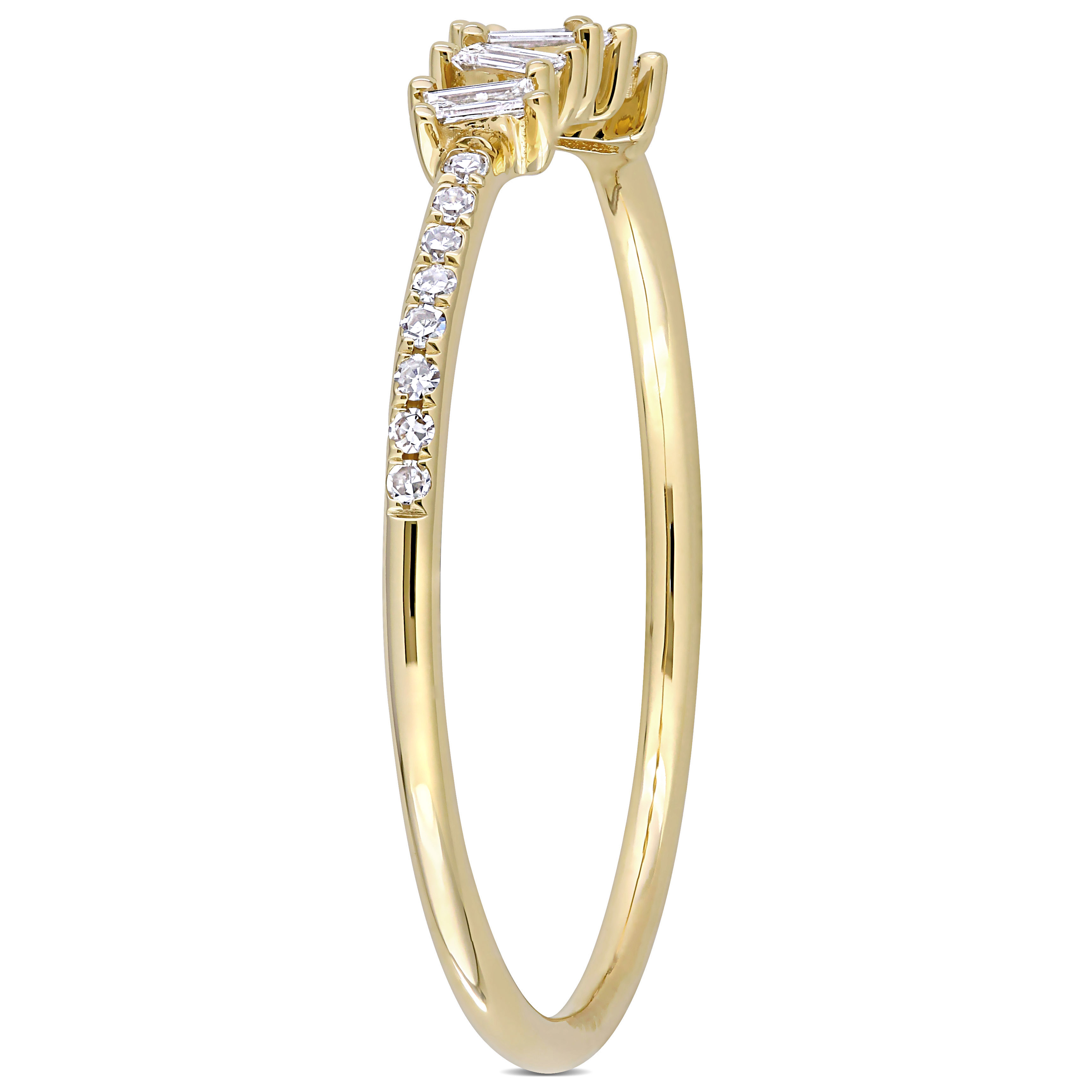 1/6 CT TW Baguette & Round Diamond Ring in 14k Yellow Gold