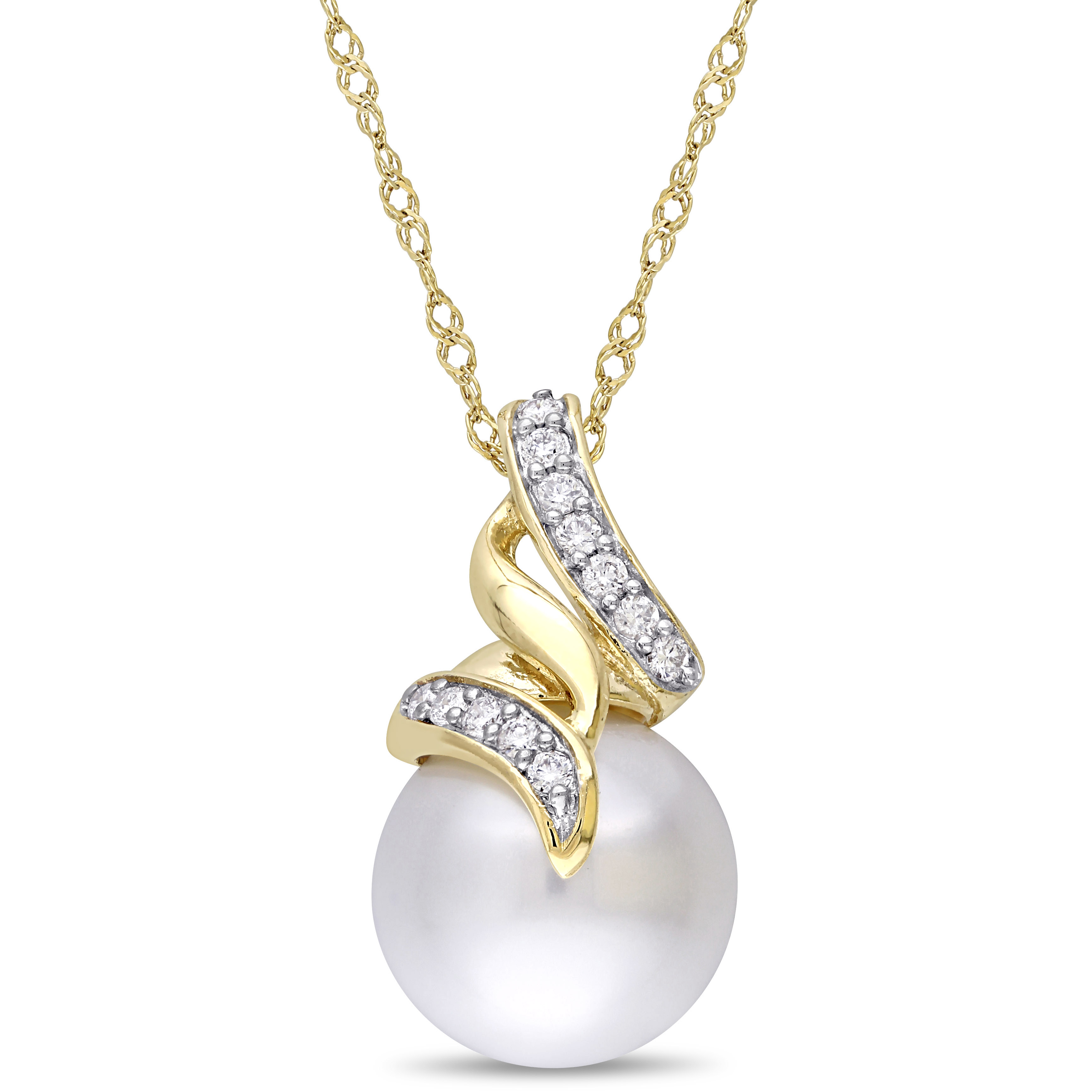 9.5-10 MM South Sea Cultured Pearl and 1/10 CT TW Diamond Pendant with Chain in 14k Yellow Gold