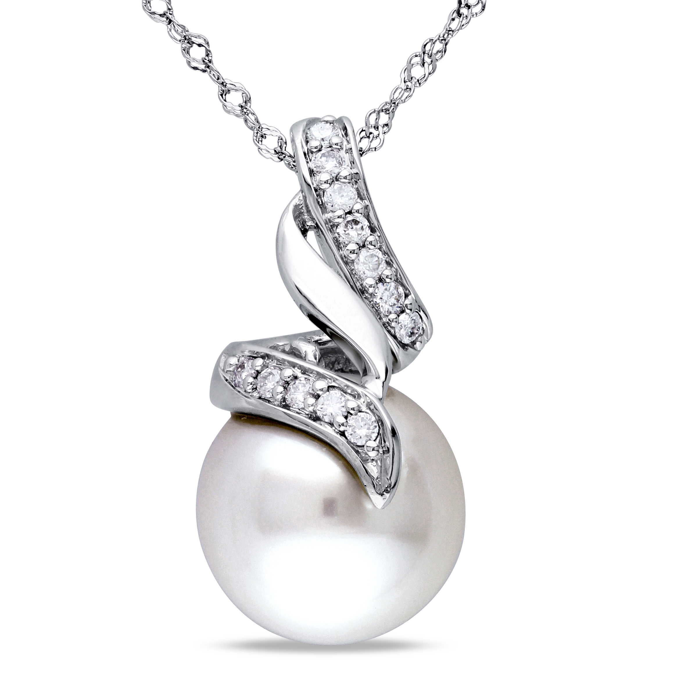 9.5-10 MM South Sea Cultured Pearl and 1/10 CT TW Diamond Pendant with Chain in 14k White Gold