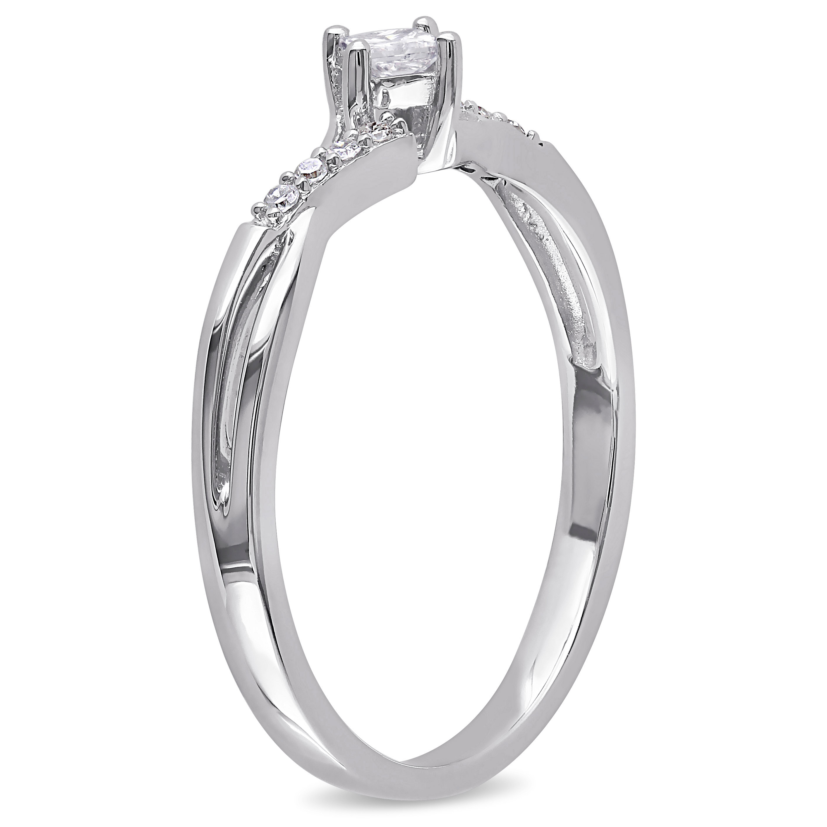 1/7 CT TW Princess Cut Diamond Engagement Ring in 10k White Gold
