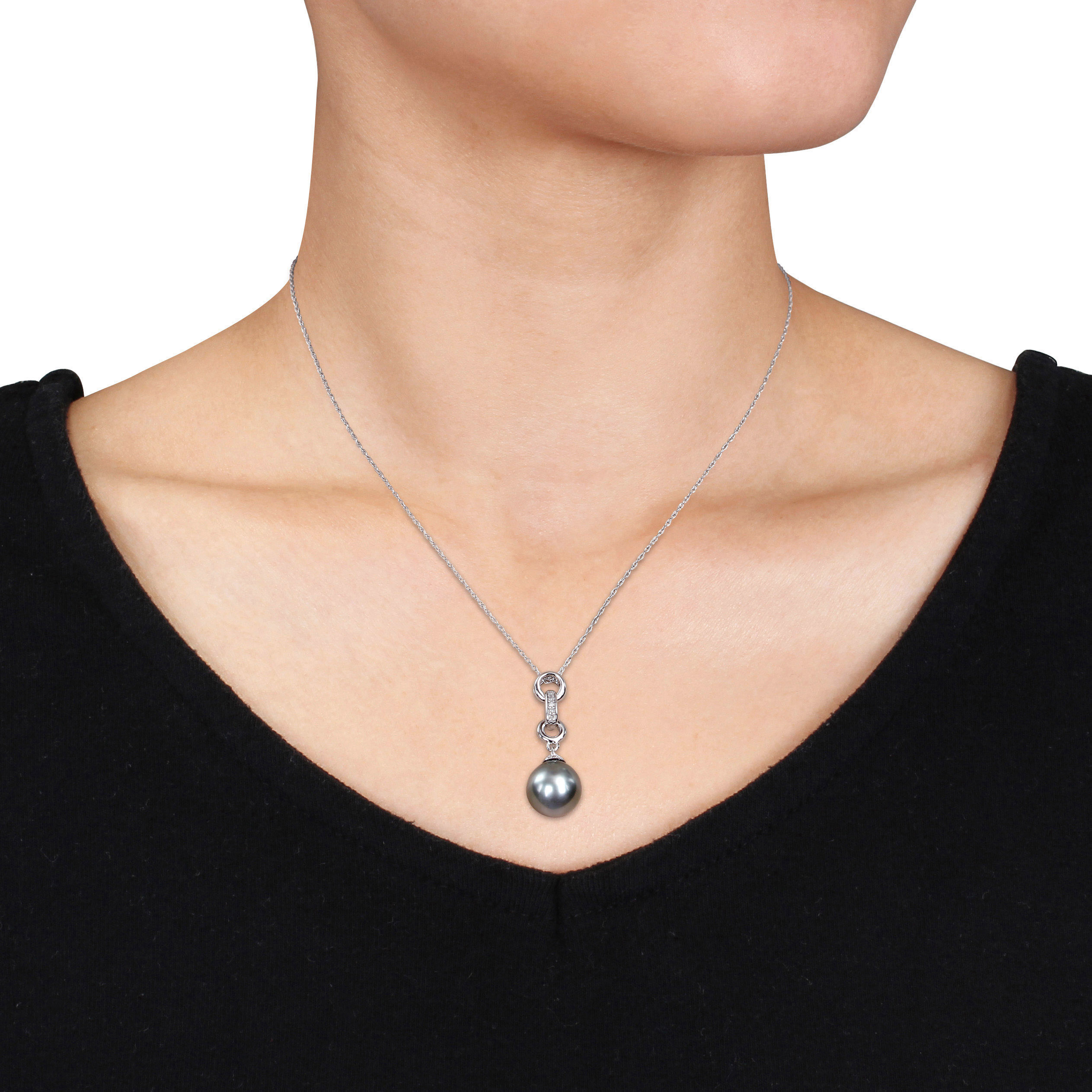 9.5 - 10 MM Platinum Tahitian Cultured Pearl and Diamond Circle LInk Pendant with Chain in 10k White Gold