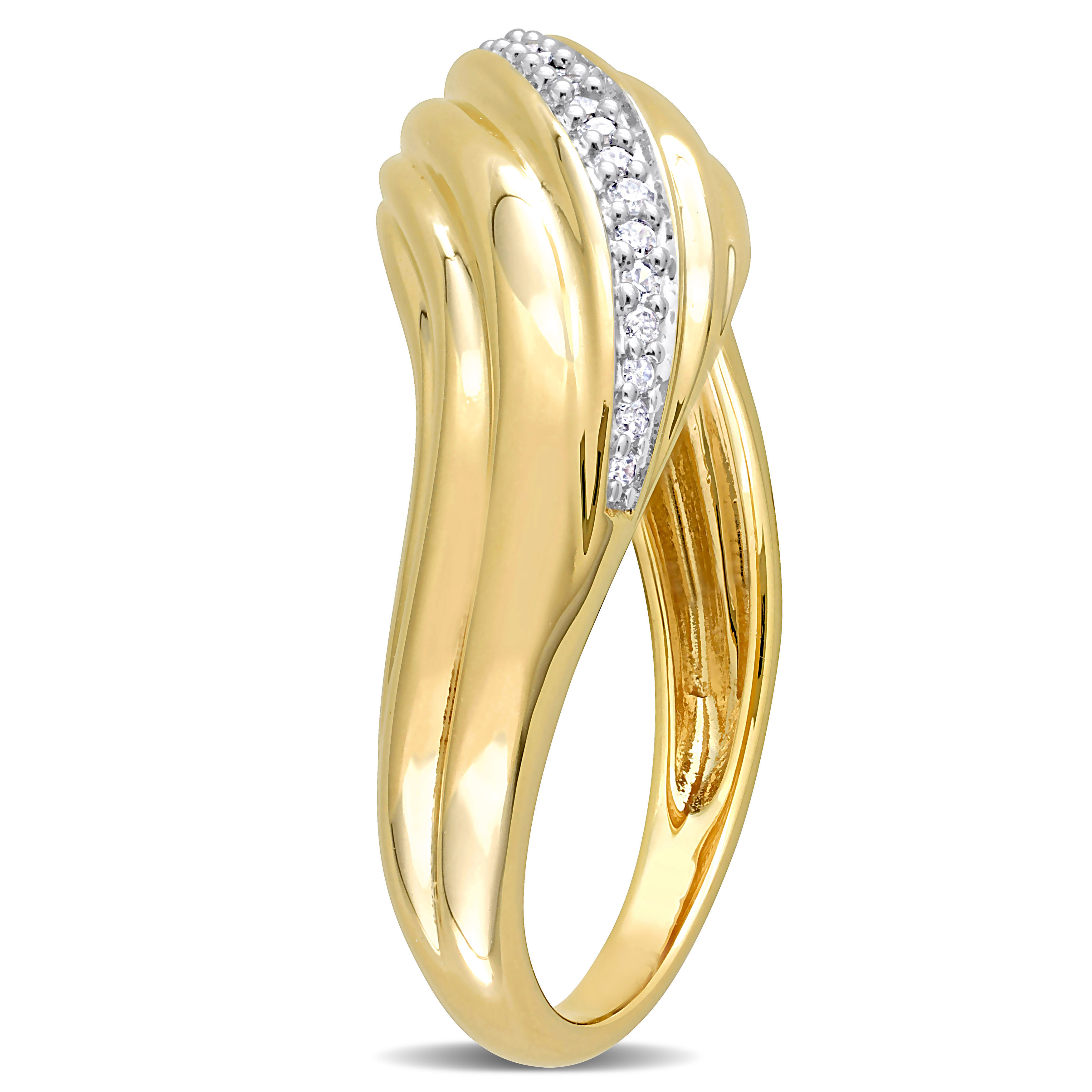 1/10 CT TDW Diamond Curved Wave Ring in 14k Yellow Gold